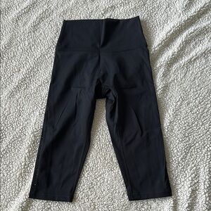 Aerie Laser Cut Capri Leggings Size M Black